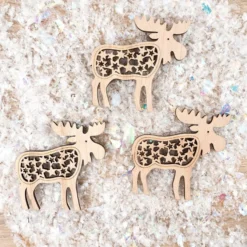 Elche, Holz, 9cm x 9cm, 3mm stark, mit gelaserten Deko-Elementen, 3 Stück