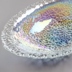 Glasschalen, oval mit Blumenrelief, 20,5cm x 13,4cm x 4,2cm, mit irisierender Oberfläche, 3 Stück