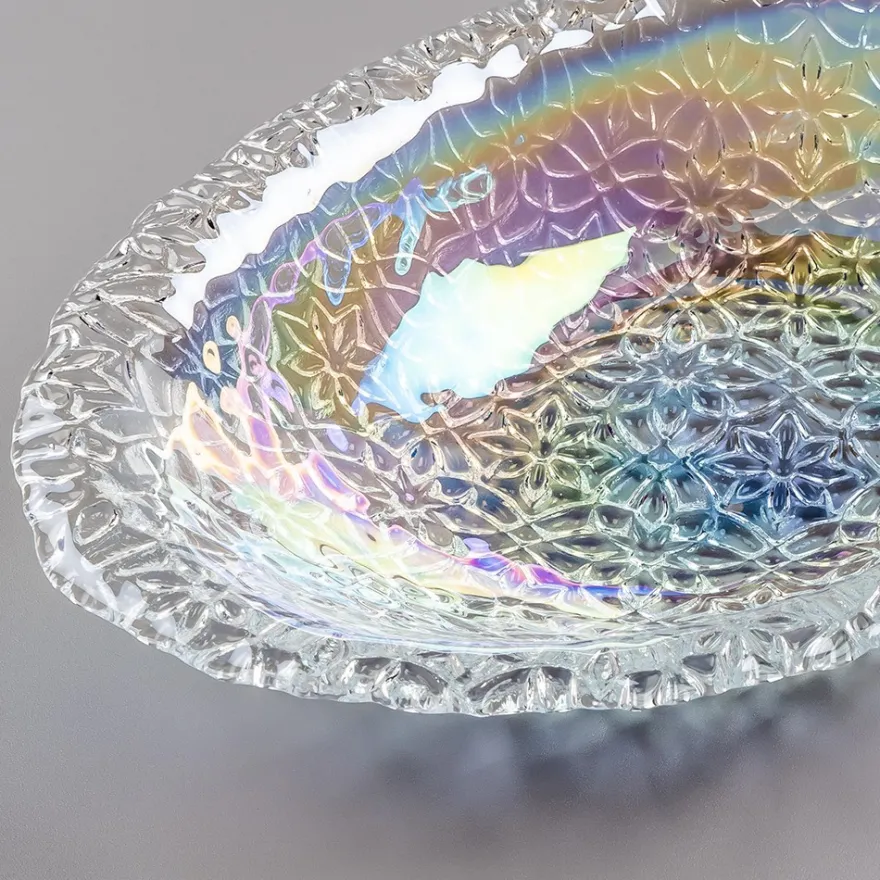 Glasschalen, oval mit Blumenrelief, 20,5cm x 13,4cm x 4,2cm, mit irisierender Oberfläche, 3 Stück