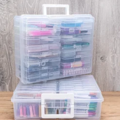 Koffer mit 16 herausnehmbaren Sortierboxen, Koffer: 38cm x 29,5cm x 12,7cm, transparent, 17-teilig