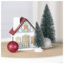LED-Haus, rotes Dach, mit Lichteffekt-Folie, 9,5cm x 8,2cm x 11cm