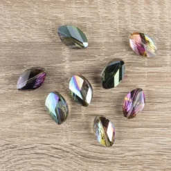 Perlen, Blatt, 1,3cm x 2,1cm, facettiert, rosé-grün changierend, 8 Stück