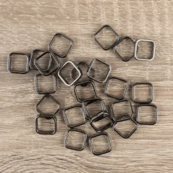 Perlenrahmen, Quadrat, außen: 1,4cm x 1,4cm, innen: 1cm x 1cm, antik-silber, 25 Stück