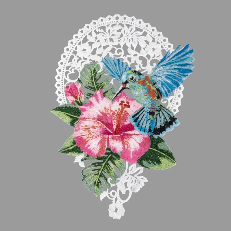 Stick-Design XL, Kolibri mit Hibiskus, 25cm x 17,7cm, farbig, mit Aufhänge-Öse
